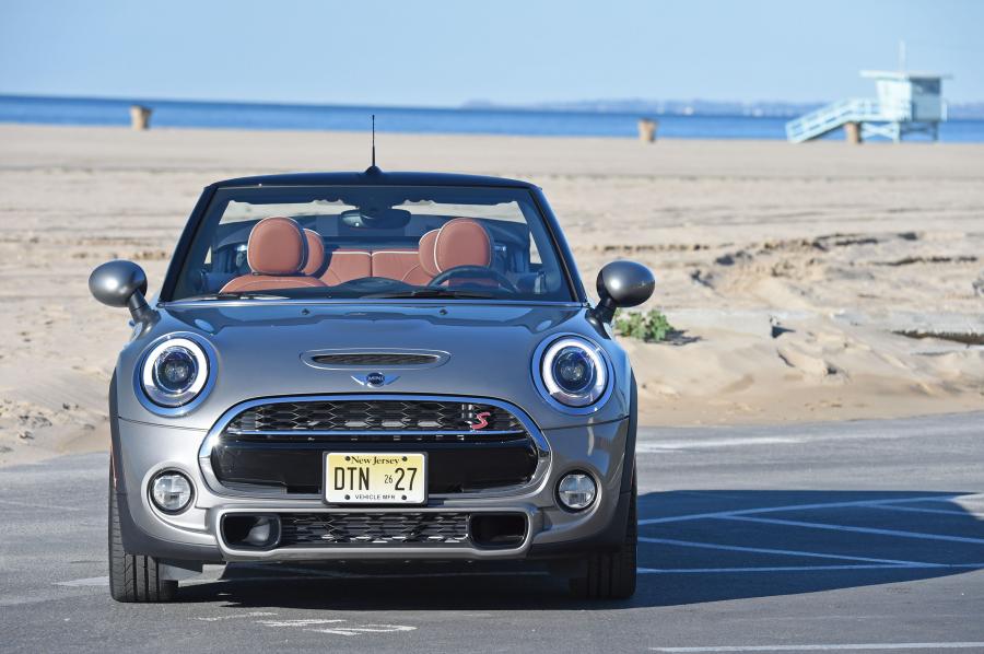  Mini Cooper S Cabrio 2016 года  (US) (фото 15 из 30)